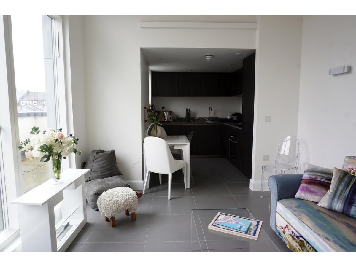 Modern, Spacious 2Br Flat In Oksford Zewnętrze zdjęcie
